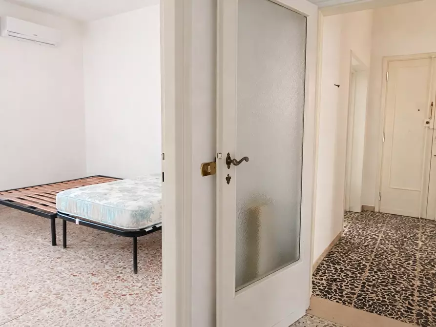 Immagine 16 di Appartamento in vendita  a Lucca