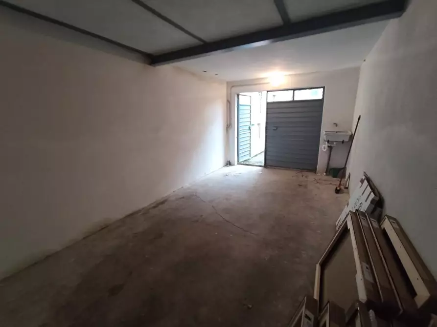 Immagine 4 di Appartamento in vendita  a Lucca