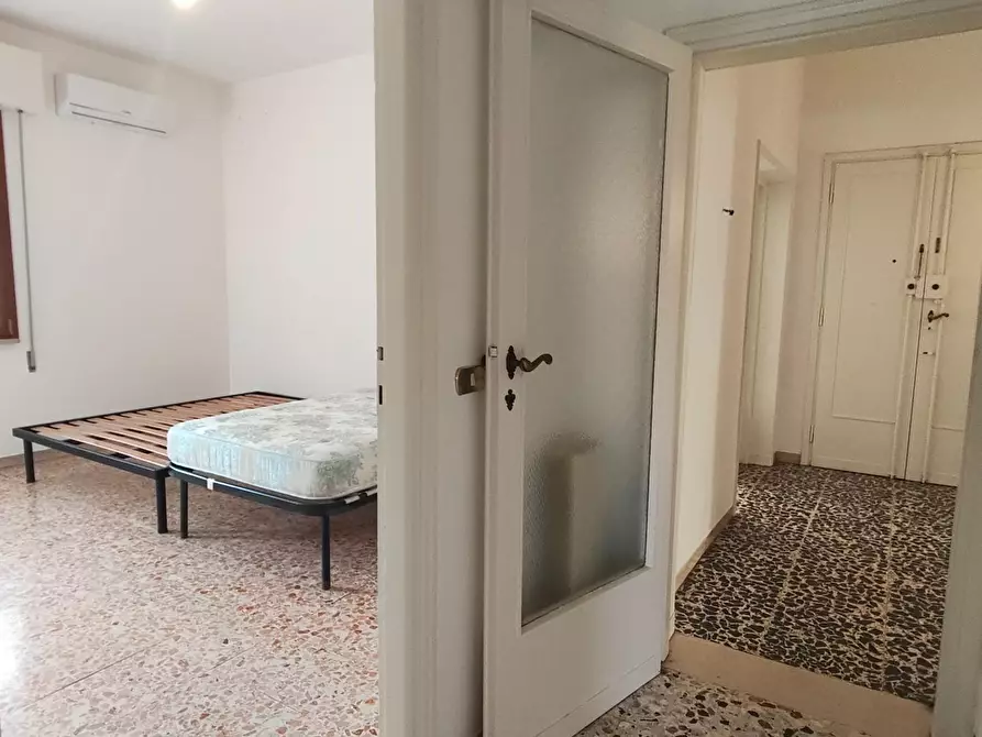 Immagine 11 di Appartamento in vendita  a Lucca