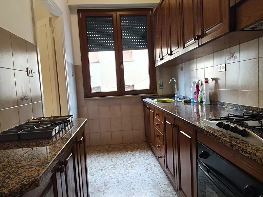 Immagine 5 di Appartamento in vendita  a Lucca