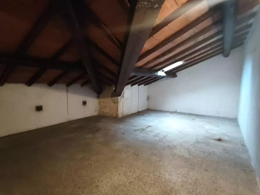 Immagine 9 di Appartamento in vendita  a Lucca