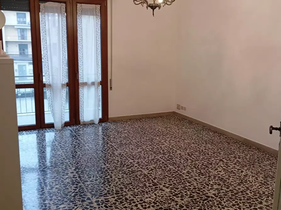 Immagine 18 di Appartamento in vendita  a Lucca