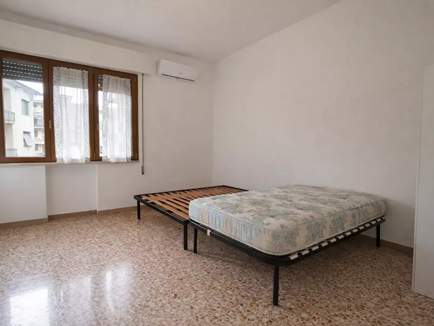 Immagine 14 di Appartamento in vendita  a Lucca