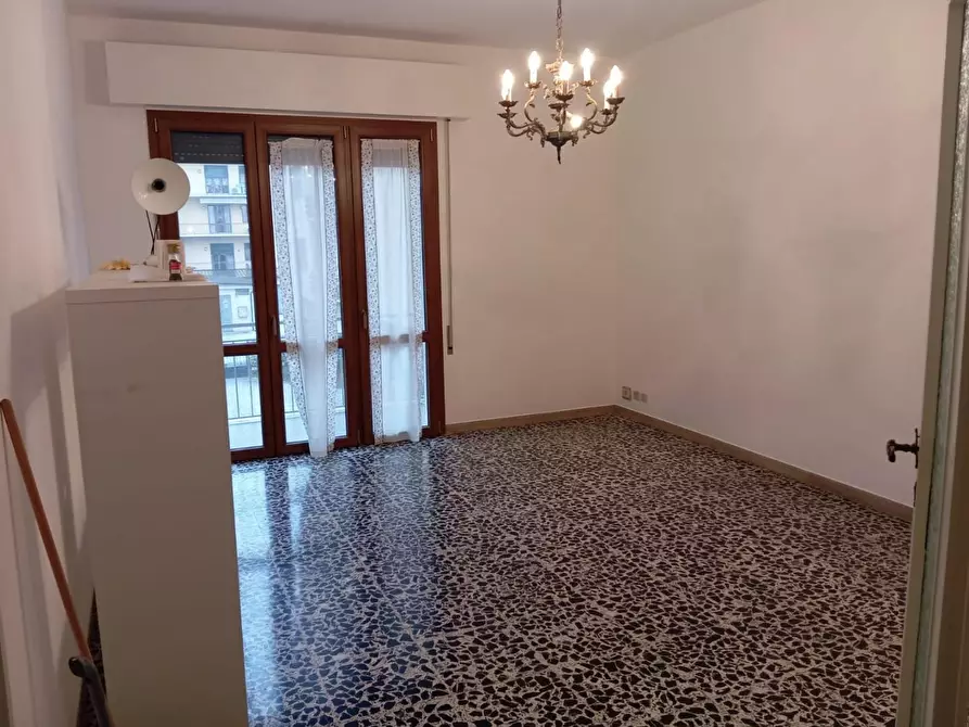 Immagine 17 di Appartamento in vendita  a Lucca