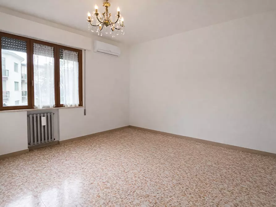 Immagine 12 di Appartamento in vendita  a Lucca