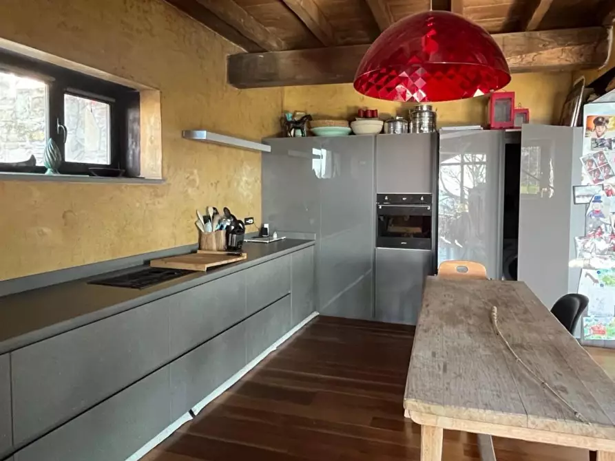 Immagine 6 di Rustico / casale in vendita  a Lucca