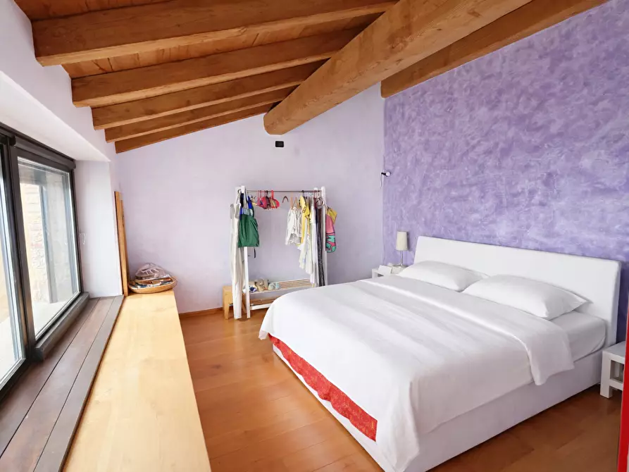 Immagine 13 di Rustico / casale in vendita  a Lucca