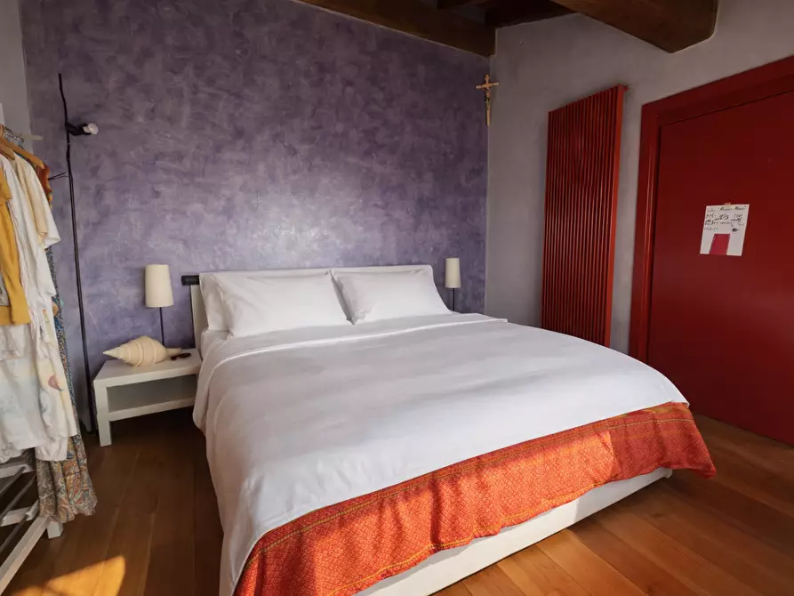 Immagine 15 di Rustico / casale in vendita  a Lucca