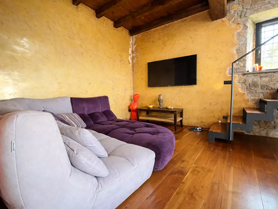 Immagine 5 di Rustico / casale in vendita  a Lucca