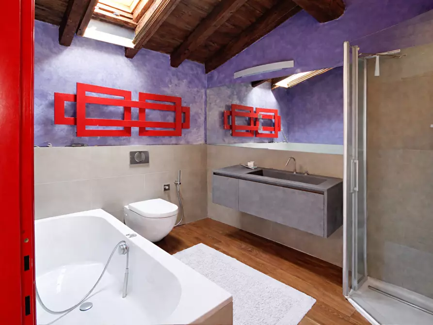 Immagine 25 di Rustico / casale in vendita  a Lucca