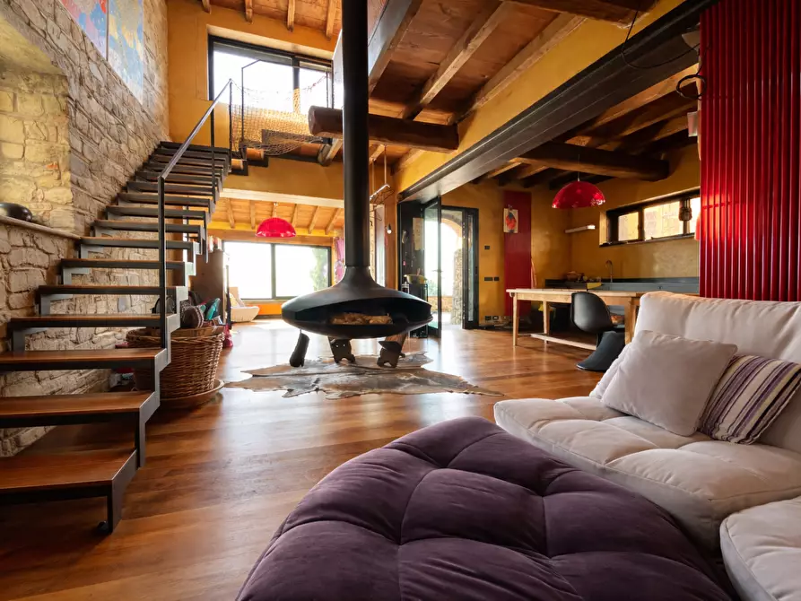 Immagine 1 di Rustico / casale in vendita  a Lucca