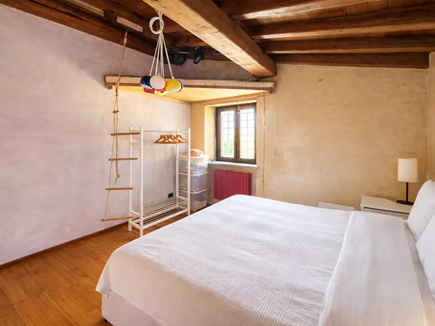 Immagine 21 di Rustico / casale in vendita  a Lucca