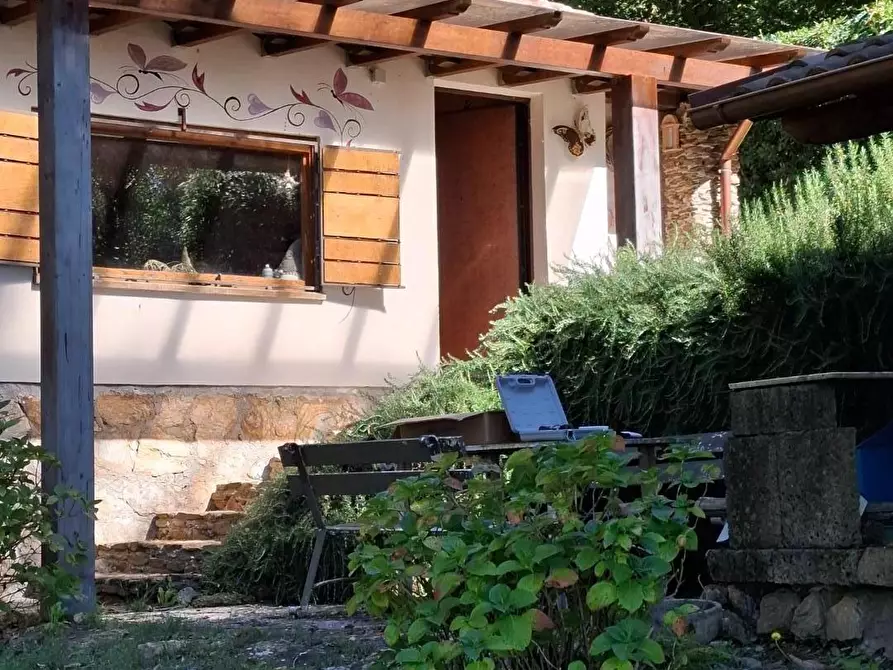 Immagine 1 di Casa indipendente in vendita  a Montignoso