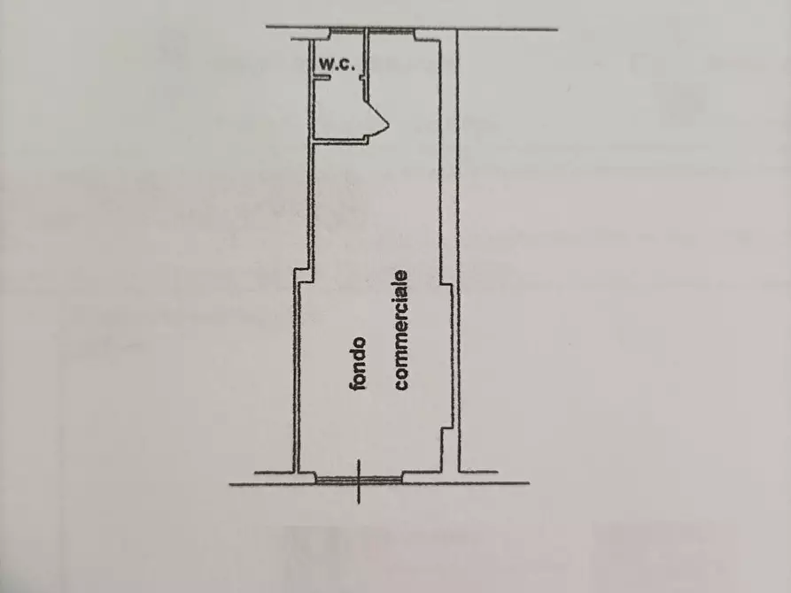 Immagine 2 di Locale commerciale in vendita  a Carrara