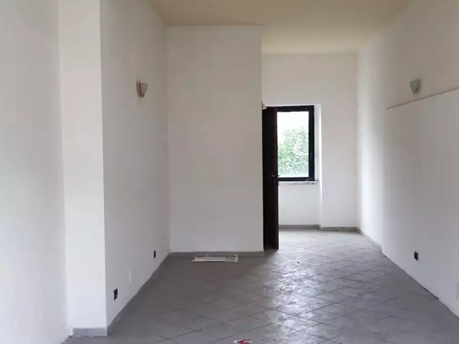 Immagine 5 di Locale commerciale in vendita  a Carrara