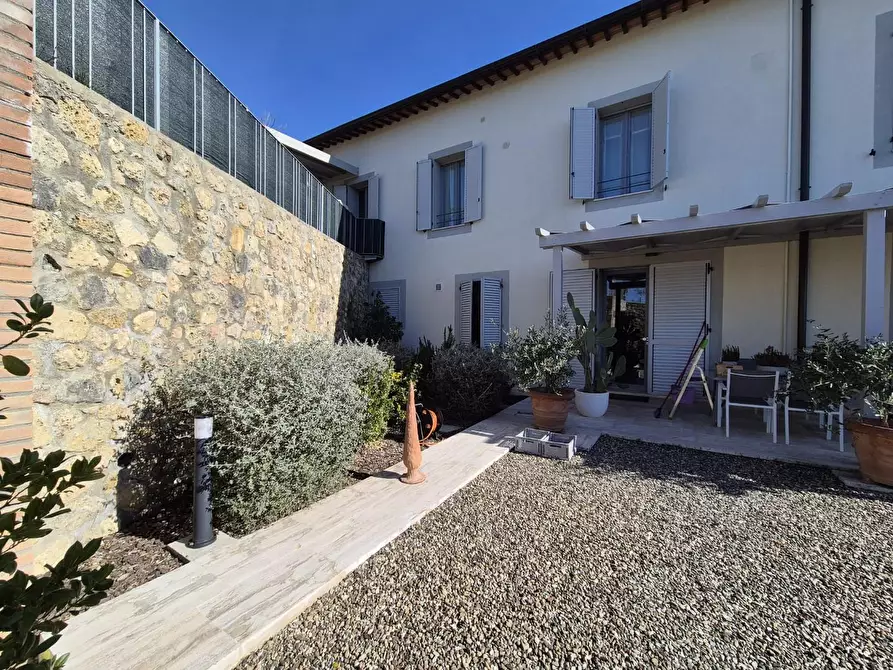 Immagine 17 di Appartamento in vendita  a Siena