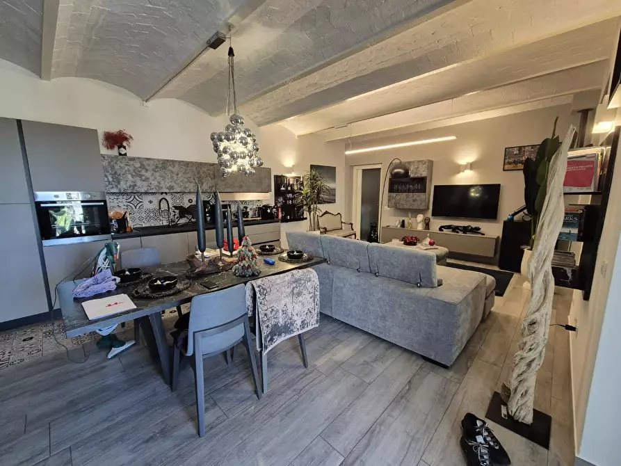 Immagine 4 di Appartamento in vendita  a Siena