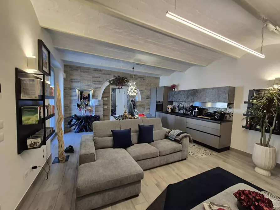 Immagine 1 di Appartamento in vendita  a Siena