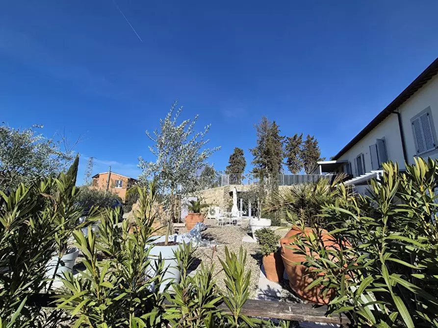 Immagine 39 di Appartamento in vendita  a Siena