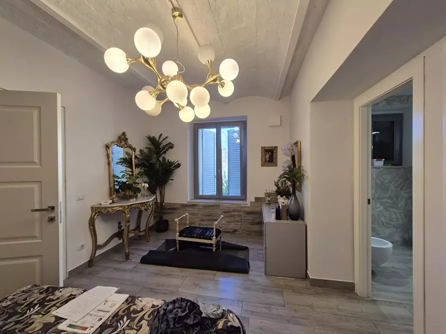 Immagine 2 di Appartamento in vendita  a Siena