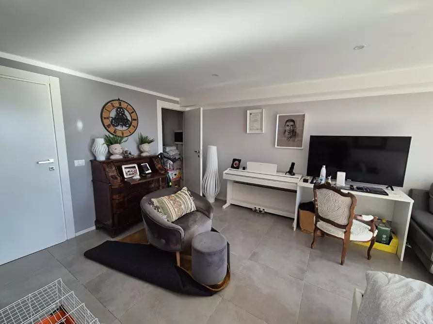 Immagine 21 di Appartamento in vendita  a Siena