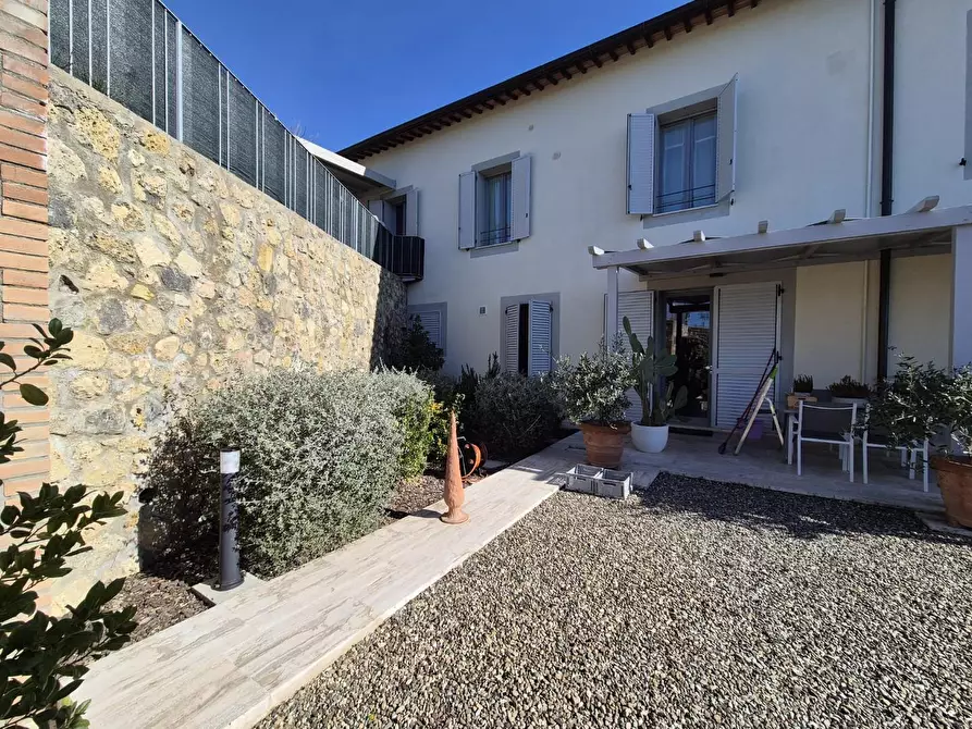 Immagine 15 di Appartamento in vendita  a Siena