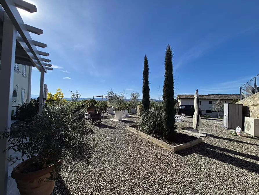 Immagine 36 di Appartamento in vendita  a Siena