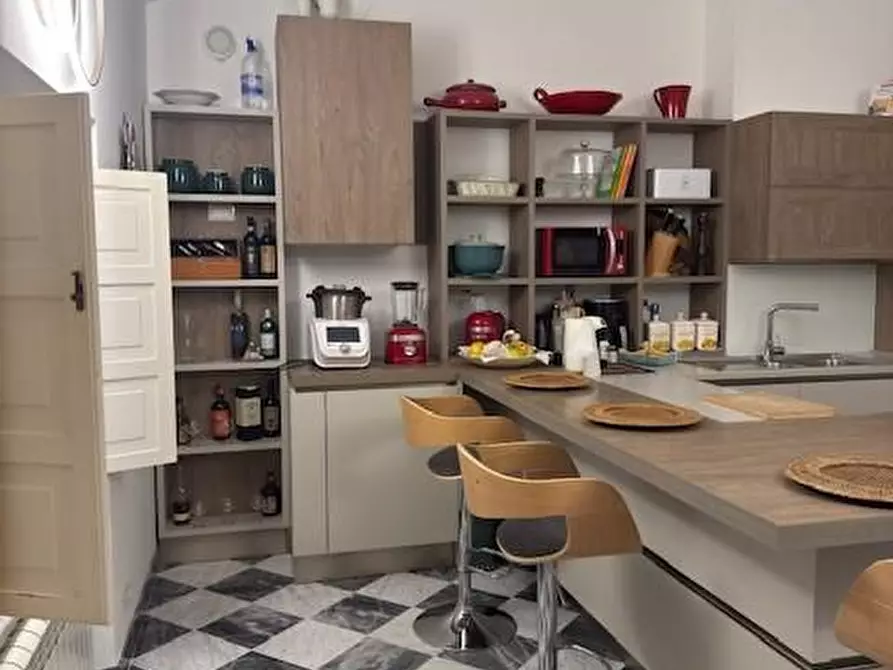 Immagine 1 di Appartamento in vendita  a Carrara