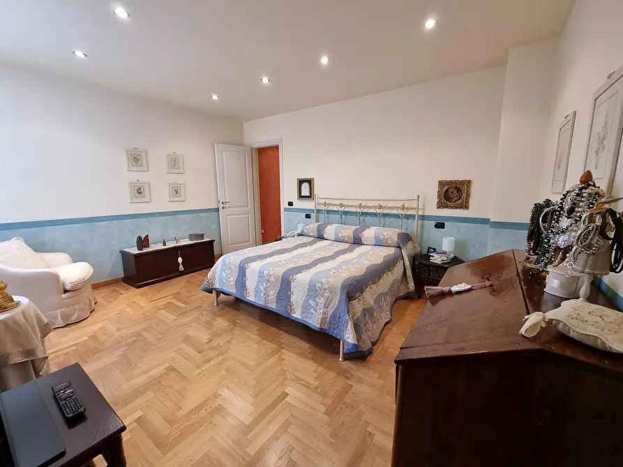 Immagine 7 di Casa bifamiliare in vendita  a Viareggio