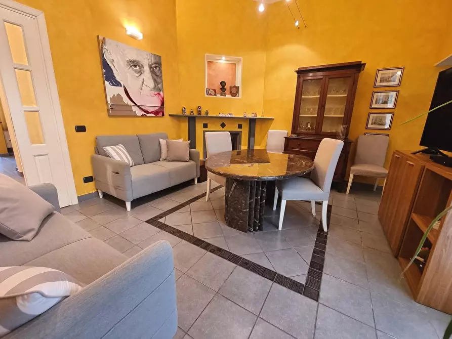 Immagine 2 di Casa bifamiliare in vendita  a Viareggio