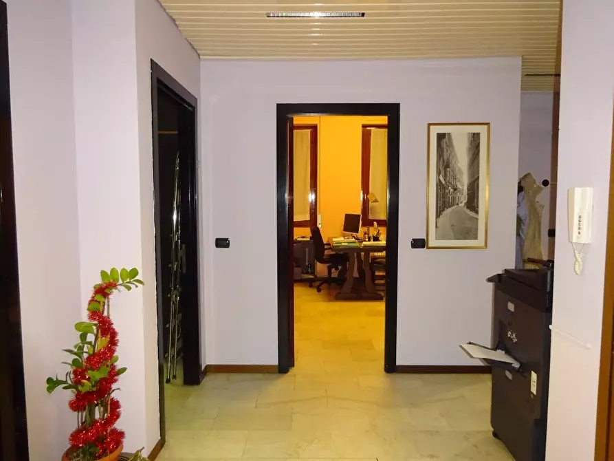 Immagine 19 di Ufficio in vendita  a Milano