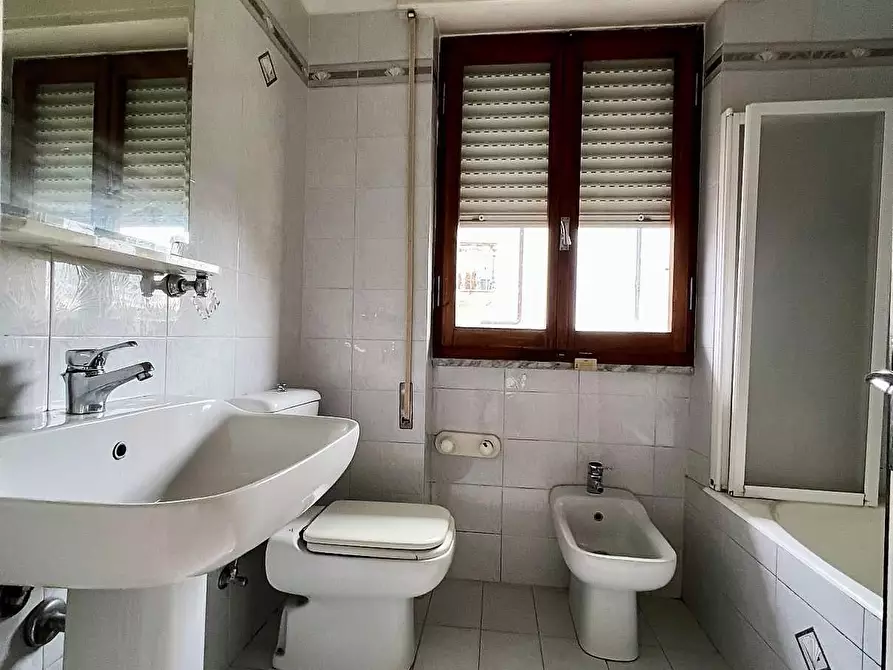 Immagine 19 di Villa in vendita  a Massa