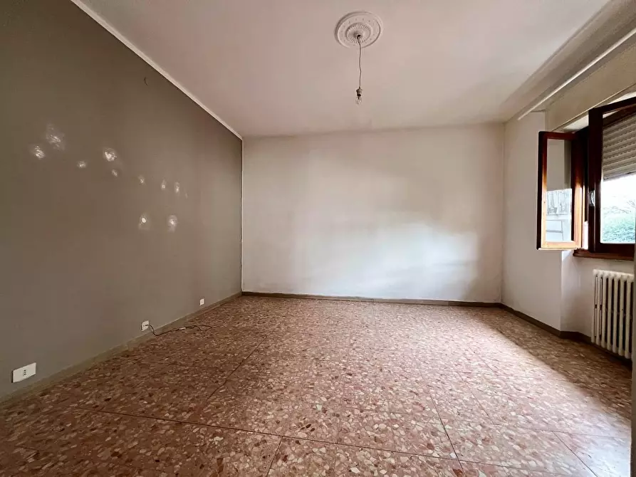 Immagine 18 di Villa in vendita  a Massa