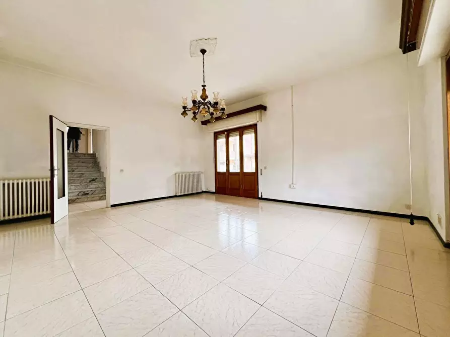 Immagine 5 di Villa in vendita  a Massa