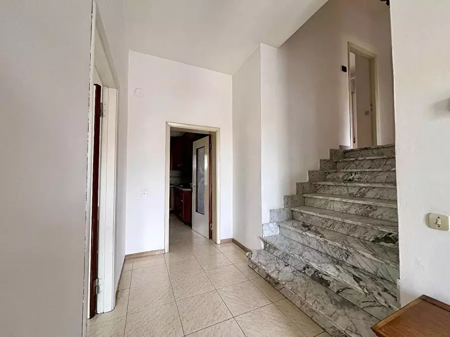 Immagine 13 di Villa in vendita  a Massa