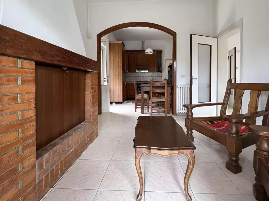 Immagine 11 di Villa in vendita  a Massa