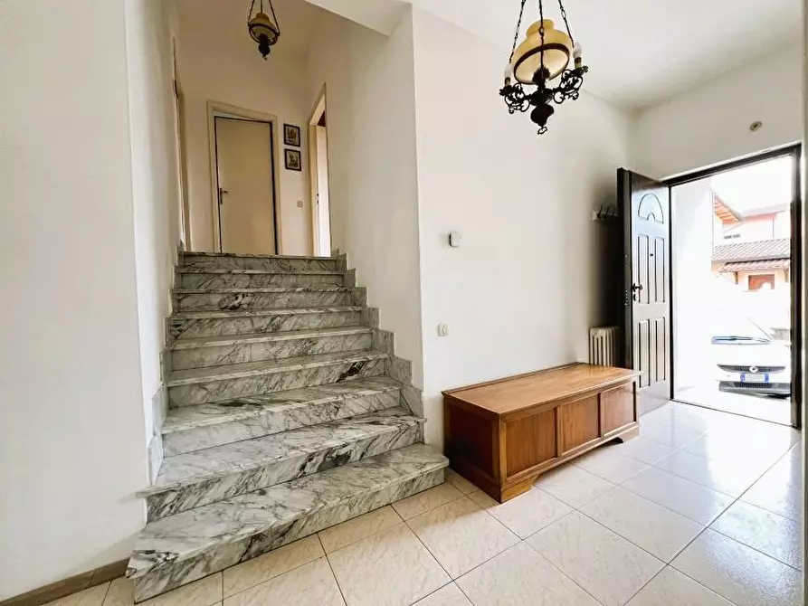 Immagine 12 di Villa in vendita  a Massa