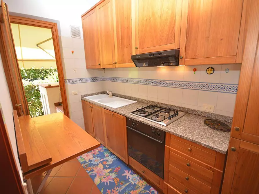 Immagine 11 di Casa bifamiliare in affitto  a Montignoso