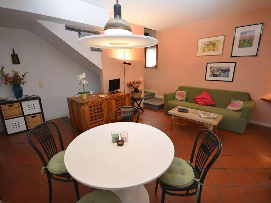 Immagine 10 di Casa bifamiliare in affitto  a Montignoso