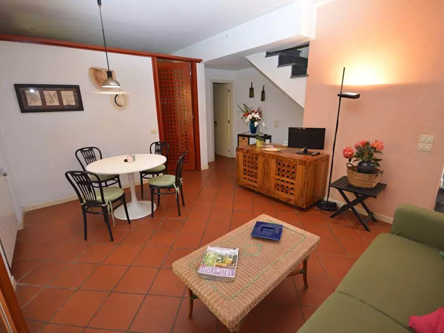 Immagine 9 di Casa bifamiliare in affitto  a Montignoso