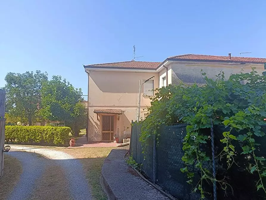 Immagine 1 di Casa semindipendente in vendita  a Carrara