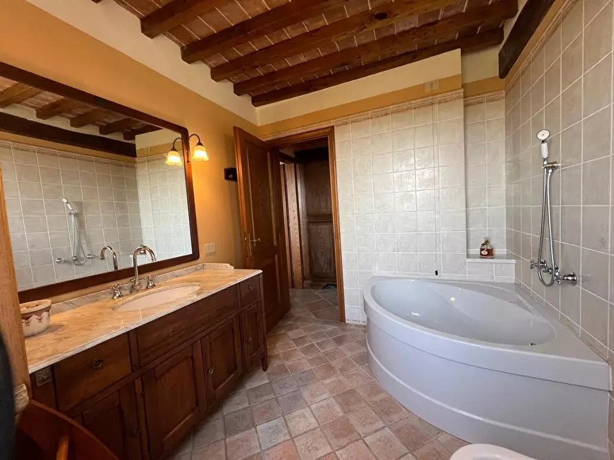 Immagine 25 di Casa bifamiliare in vendita  a Camaiore