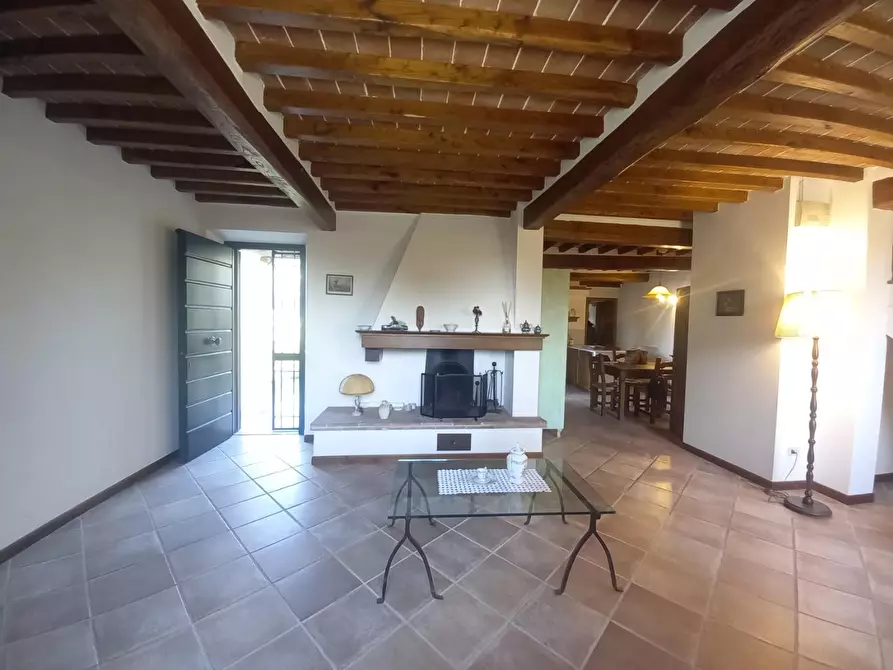 Immagine 2 di Casa bifamiliare in vendita  a Camaiore