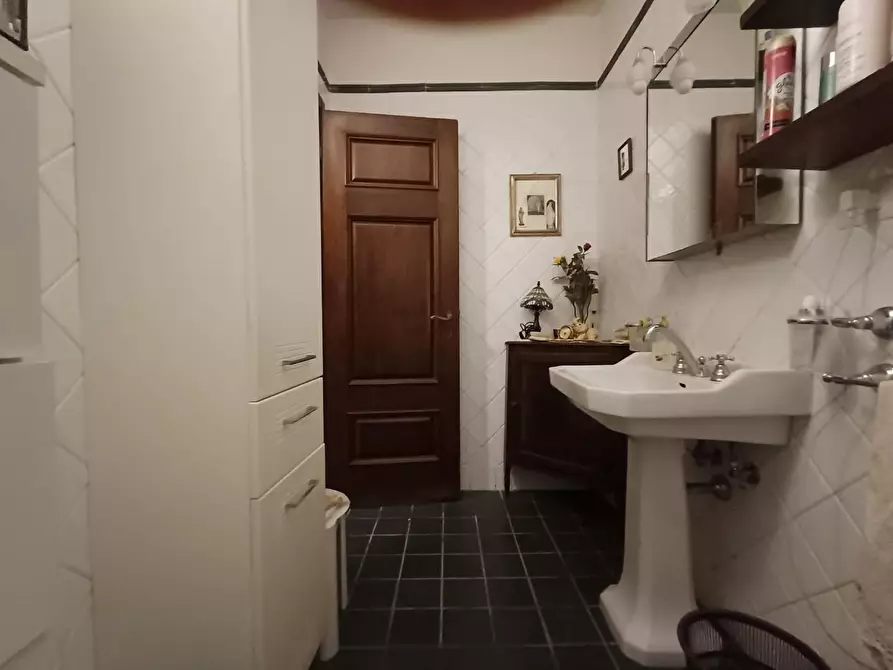 Immagine 60 di Appartamento in vendita  a Siena