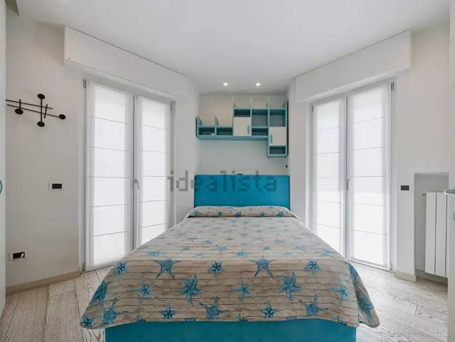 Immagine 20 di Casa trifamiliare in vendita  a Montignoso