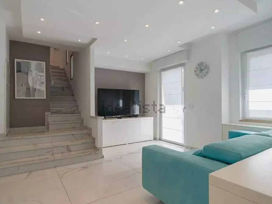 Immagine 13 di Casa trifamiliare in vendita  a Montignoso