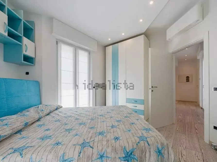 Immagine 19 di Casa trifamiliare in vendita  a Montignoso