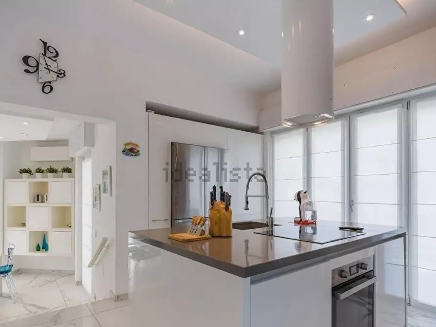 Immagine 12 di Casa trifamiliare in vendita  a Montignoso