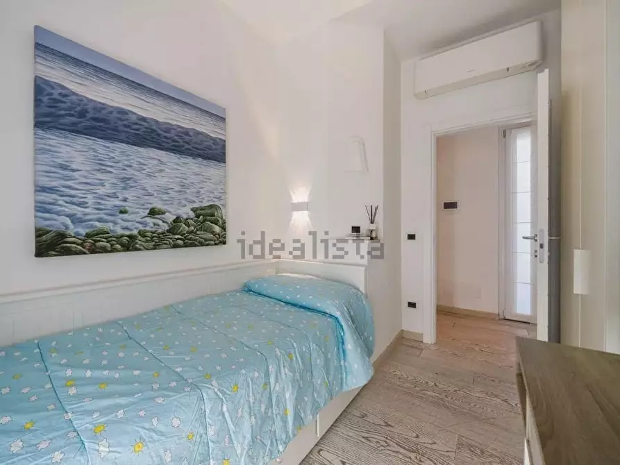 Immagine 25 di Casa trifamiliare in vendita  a Montignoso