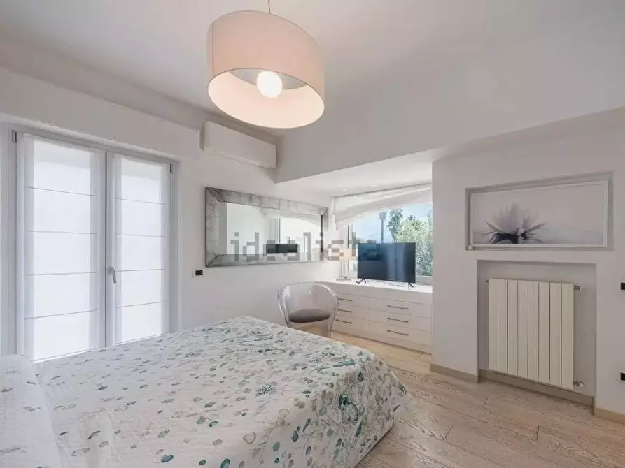 Immagine 29 di Casa trifamiliare in vendita  a Montignoso